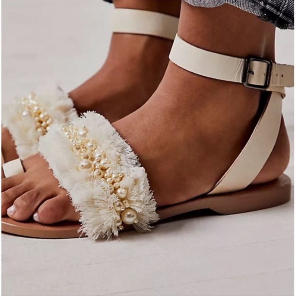 Free People Sun Peaks Embellished Sandals Buckle Closure Ivory EU 39- US 8.5 NEW - Picture 3 of 10